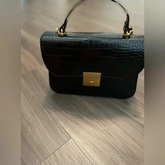 Black Faux black leather (crocodile style) with gold hardware crossbody purse - Picture 9 of 13